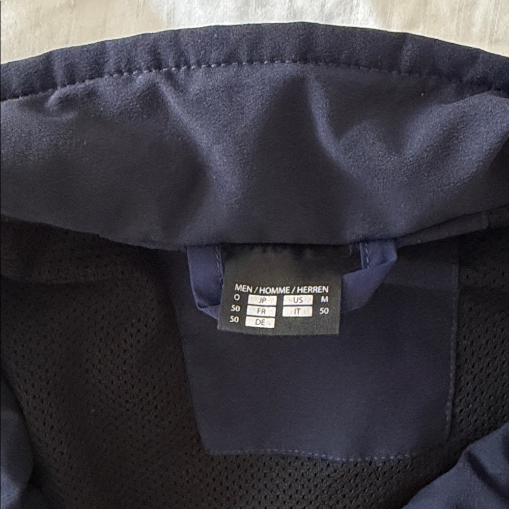 Descente Light Jacket - Picture 7 of 10